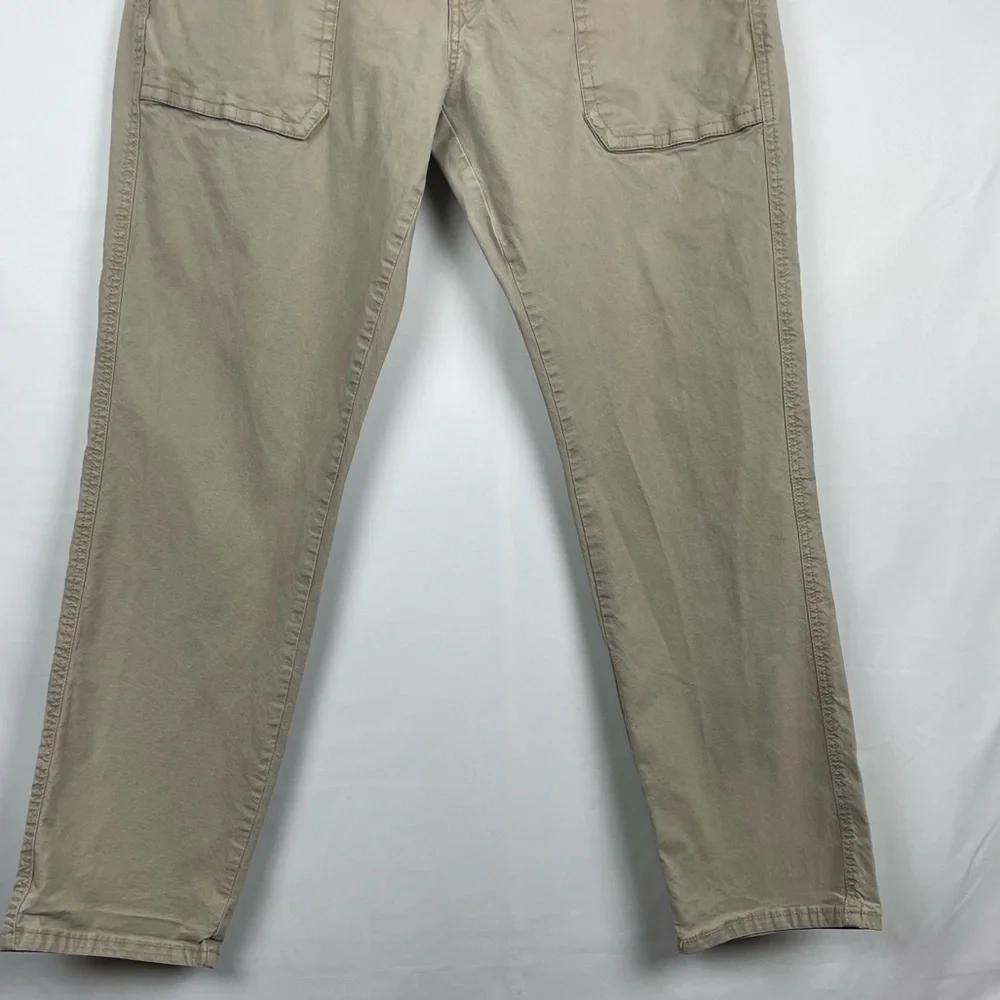 Signature by Levi Strauss Men's Relaxed Khaki Jeans 36